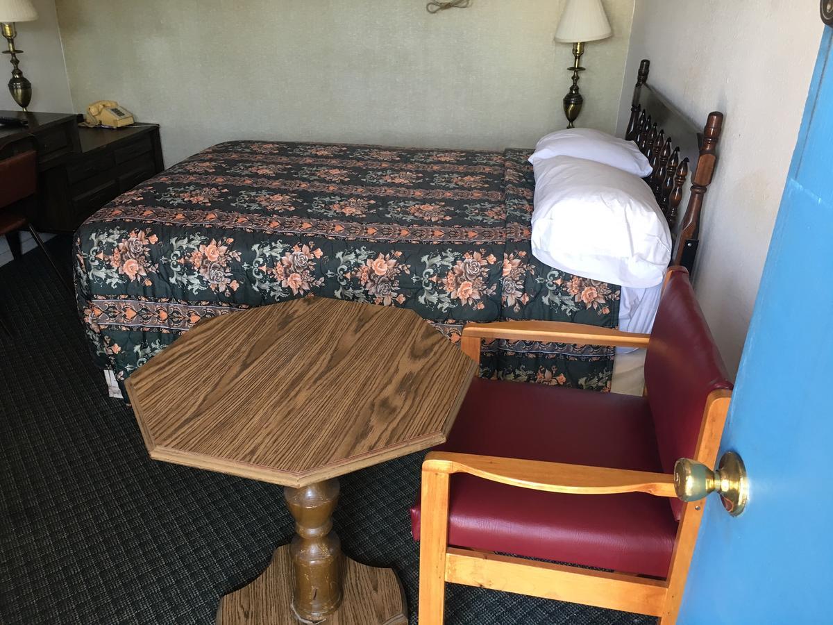 Skyliner Motel Stroud Esterno foto